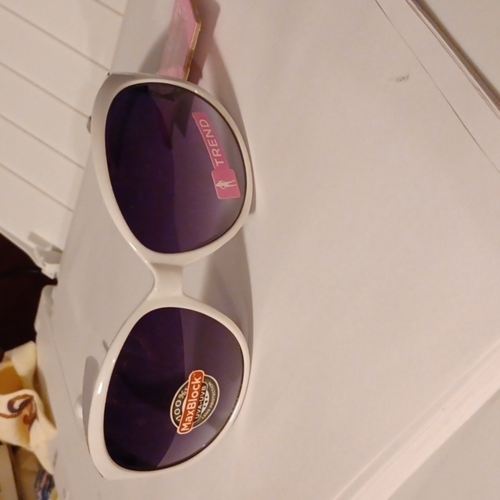 NWT - Foster Grant Luxury Fashion Sunglasses Trend - Picture 3 of 7